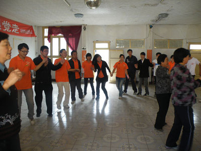 小金县项目办组织志愿者开展“五个一”活动